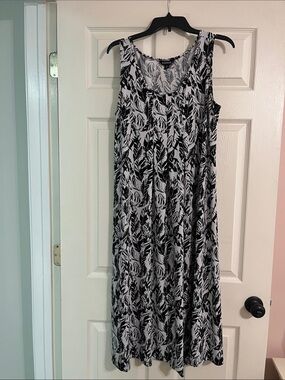 George Black & White Leaf-Print Maxi Dress